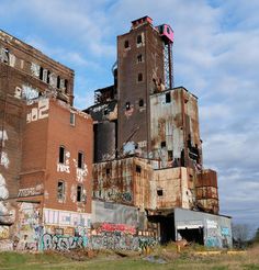 an abandoned building with graffiti on it