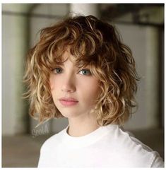 Blonde Curly Bob, Bangs Ideas, Short Permed Hair, Trendy Bob, Short Wavy Bob, Choppy Bob Haircuts, Bob Hairstyles With Bangs, Polished Hair, Bob Haircut With Bangs