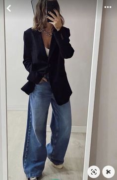 Chic Baggy Jeans Outfit, Femine Masculine Fashion, Barrel Jeans Outfit Winter, Stil Rock, Mode Casual, Looks Street Style, Lots Of Money, Mode Inspo, Looks Chic