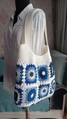 a crocheted bag sitting on top of a mannequin's head