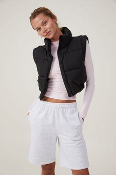 CROPPED PUFFER VEST Cropped Puffer Vest, Crop Vest, Flared Leggings, All Jeans, Long Sleeve And Shorts, Blouse Jeans, Cropped Vest, Festival Looks, Fitted Sweater