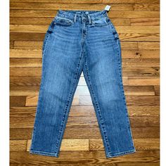 Women's Old Navy High Rise Og Straight Leg Jeans Size 0 Petite Curvy Fit New New With Tags! No Tears, Stains Or Defects! Waist 26" Length 35.5" Leg Opening 12" Inseam 25.5 Rise 10" 1796 Check Out Our Other Items For Sale! Follow Our Store To Grab A Great Deal!! Thank You For Viewing This Item! We Hope To Provide You With Quality Photos, As Well As Honest And Detailed Descriptions. If We Have Left Anything Out And You Have Any Questions, Please Send A Message! All Messages Will Be Responded To Pr Womens White Jeans, Petite Curvy, Straight Crop Jeans, Curvy Jeans, Old Navy Jeans, Slim Straight Jeans, Old Navy Women, Light Wash Jeans, Blue Denim Jeans