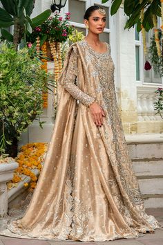 Izara – Sania Maskatiya International Lehenga Styles, Valima Bride, Tissue Dupatta, Traditional Lehenga, Brocade Lehenga, Asian Dresses, Latest Bridal Dresses, Gold Bridesmaid Dresses, Lehenga Style