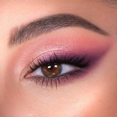 Pink And Purple Eye Makeup Looks, Magenta Smokey Eye Makeup, Cat Eye Pink Makeup, Makeup Looks For Magenta Dress, Berry Eye Makeup, Makeup For Fuschia Dress, Dark Pink Eye Makeup, Magenta Makeup Look, Simple Pink Makeup Looks