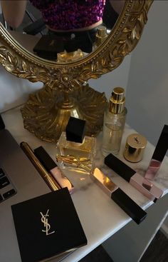 Parfum Chanel, Stile Hijab, Life Vision Board, Rich Girl Aesthetic, Rich Girl Lifestyle, Dark Feminine Aesthetic, Rich Lifestyle, Luxury Lifestyle Dreams