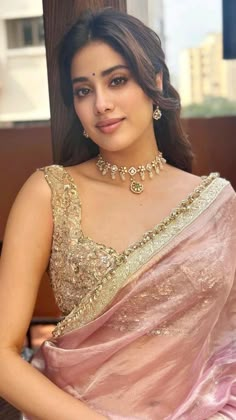 Farewell Saree, डिजाइनर कपड़े, Indian Fits, Jhanvi Kapoor, Simple Saree Designs, Desi Fits, Gaun Fashion, Fancy Sarees Party Wear, Janhvi Kapoor