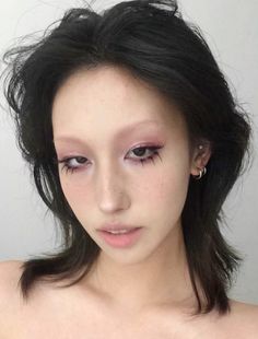 xiaohongshu creative makeup look inspiration idea Vivienne Westwood Makeup, No Brows, Makeup Layout, Image Swag, Dark Makeup, Creative Makeup Looks, Beauty Shoot