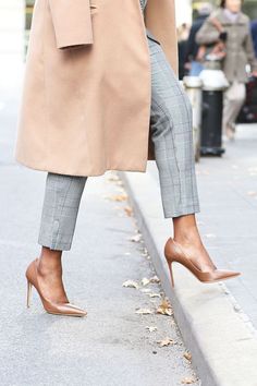 Tan Pumps Outfit, Brown Pumps Outfit, Nude Pumps Outfit, Nude Shoes Outfit, Nude Heels Outfit, Beauty Doctor, Tan Accessories, Pumps Outfit, Darker Skin Tones