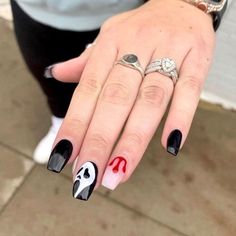 Horror Nails Halloween Simple, Acrylic Nails Halloween Simple, Checkered Nail Designs Square, Scream Nails Coffin Shape, Cute Nail Ideas For Halloween, Halloween Nail Designs Ghost Face, Halloween Nails Short Ghost Face, Halloween Dip Nails Ideas Black, Cute Spooky Halloween Nails Designs