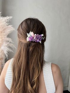 🤍Purple delicate comb 🤍 Hair comb (12 x 5 cm ) Limonium|babies breath|Pampas grass DELIVERY:  Canada: 4-6 weeks Latvia: 1-5 business days United States: 7-12 days USPS service. Europe: 1-3 weeks Australia, New Zealand and Oceania: 1-6 weeks Our bouquets for the bride with gypsophila in boho style: https://www.etsy.com/listing/859901470/dried-flower-bouquet-gypsophila-bouquet?ref=shop_home_active_32 https://www.etsy.com/listing/870583021/boho-bridal-bouquet-boho-wedding-bouquet?ref=shop_home_feat_4 Nature in me (Vita and Nadia) Gypsophila Bouquet, Boho Wedding Bouquet, Lilac Wedding, Flower Comb, Lavender Hair, Flower Hair Comb, Wedding Hair Pins, Lavender Wedding, Hair Jewelry Wedding