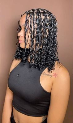 #knotlessboxbraids #braidedhairstyle #braidedhairstylesforblackwomen Bob Box Braids With Curls, Bob Knotless Braids No Curls, Shorts Knotless Braids With Curls, Small Knotless Bob With Curls, Short Medium Knotless Braids With Curls, Knotless Short Braids With Curls, Bob Knotless Box Braids With Curls, Bohemian Knotless Braids Bob, Bohemian Braids Bob