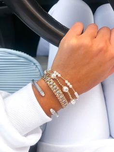 Gold Stackable Jewelry For Beach, Trendy Stackable Summer Jewelry, Summer Stackable Bracelet Jewelry, Preppy Gold Bracelet Stack, Enewton Bracelets Stacks Aesthetic, Jewelry Preppy, Jewelry Stack, Preppy Accessories, Preppy Bracelets