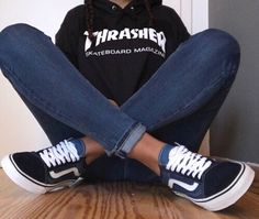 Thrasher Outfit, Outfit Baddie, Black And White Vans, Vans Outfit, Fashion 90s, White Vans, Tumblr Outfits, Teenager Outfits, Outfit Goals