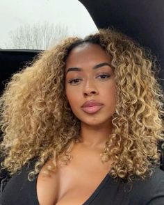 Curly Dyed Hair Natural Curls Blonde, Honey Blonde On Curly Hair, Black Girls With Blonde Hair Natural, Honey Blonde Curly Hair Highlights, Honey Blonde Hair On Black Women Curls, Blonde Curls Black Women, Dyed Natural Hair Blonde, Blonde 3c Hair, Honey Blonde Natural Hair Black Women