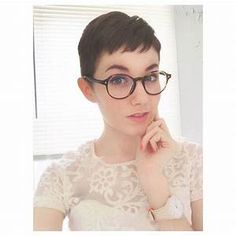 Pixie Cut With Glasses, Pixie With Glasses, Hairstyle With Glasses, Short Girl Hairstyles, Grey Hair And Glasses, Very Short Pixie Cuts, Pixie Bob Hair, New Hair Look, Short Hair Looks