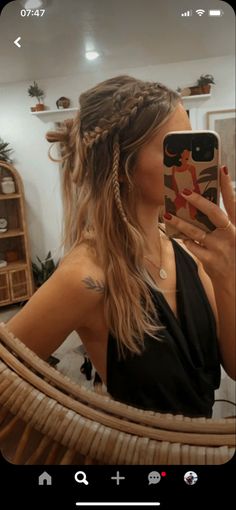 Kort Bob, Braided Half Updo, Concert Hairstyles, Hippie Hair, Bohemian Hairstyles, Peinados Fáciles Para Cabello Corto, Half Updo, Festival Hair, Boho Hairstyles