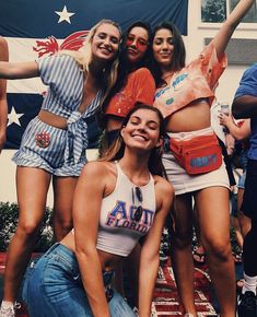 Uf Outfits, Besties Pics, Disney Dorm, Cal Poly Slo, Cozy Reading Chair, Puggle Dogs, Gameday Fits, College Relationships, College Gameday Outfits