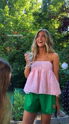 Preppy Going Out Outfit Winter, Vibrant Outfits Summer, Pinterest Trends, Diy Vetement, Summer Photoshoot, Summer 22, Fire Fits, Outfit Look