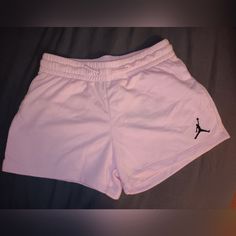 Air Jordan Pink Big Kids Xl Shorts Brand New W/Tags Pink Basketball Shorts, Summer Clothes For School, Cute Pink Shorts, Pink Air Jordans, Cute Pink Clothes, Air Jordan Pink, Things For Teens, Jordan Clothes, Pink Nike Shorts