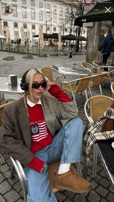 Sofia Coelho, Vintage Blazers, November Outfits, Preppy Mode, Uggs Outfit, Autumn Fits, Match Made In Heaven, Made In Heaven, Oversized Blazer