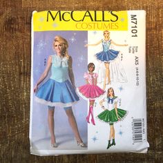 the front and back of a misses sewing pattern