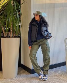 Cargo Pants Spring Outfit, Camo Pants Outfit, Plus Size Baddie Outfits, Drip Drip, Fall Attire, Winter Fashion Outfits Casual, Thrifted Outfits, Tomboy Outfits