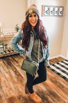 Motherhood Outfits, Beanie Outfits, Carhartt Beanies, Chelsea Houska, Chelsea Deboer, Beanie Outfit, Mommy Outfits, Itzy Ritzy