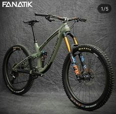 an image of a mountain bike with the words fanatik on it's side