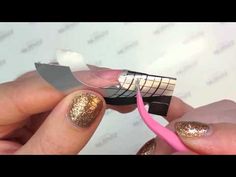 Elizabeth Morris shows how to sculpt a nail extension using gel. With the right process, your gel will work for you, not against you, Morris says. How To Use Nail Extension Gel, Gel Nails Process, How To Use Nail Forms, Acrylic Nails Process, Nail Sculpting, Video Nails, Sculpted Gel Nails, Nail Video, Fiberglass Nails