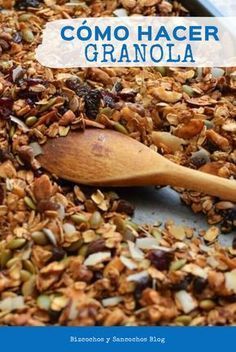 granola in a pan with a wooden spoon on the side and text overlay reading como hacer granola