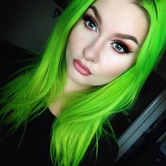 Synthetic Hair Wig Length : 22 Inches Color : Green Texture : Straight Density : About 140%-160% Density Wigs Net Weight:About 390-420 Gram Cap : Medium, Circumference 22-22.5 Inch Adjustable Straps And 3 Combs Bright Green Hair, Neon Green Hair, Green Hair Dye, Best Human Hair Extensions, Neon Hair, Green Wig, Bright Hair Colors, Coloured Hair, Bright Hair