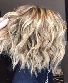 Curls On Short Hair, Kort Bob, Hairstyle For Short, Medium Curls, How To Curl Short Hair, Cute Hairstyle, Up Dos For Medium Hair, Trendy Hairstyle