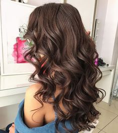 Heat Curled Hair, Cute Prom Hair Down, Wavy Hair Styling, Hairstyles Wavy, Loose Curls Hairstyles, Layered Haircuts For Medium Hair, Open Hairstyles