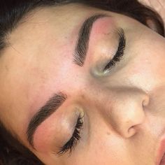 Mircoblading Eyebrows, Eyebrows Goals, Eyebrow Products, Permanente Make-up, Perfect Eyebrow Shape, Tweezing Eyebrows, Beautiful Eyebrows, Permanent Makeup Eyebrows, Permanent Eyebrows