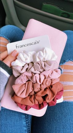 Scrunchies Packing Ideas, Scrunchie Photo Ideas, Scrunchies Small Business, Scrunchies Aesthetic Packaging, Scrunchies Product Photography, Fashion Illustration Hair, Etsy Packaging, Scrunchie Styles