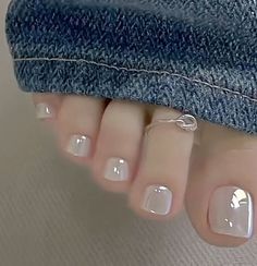 Feet Gel Nails Cute, White And Silver Toe Nails, Elegant Pedicure Classy, Cruise Pedicure Ideas, Pretty Pedicures, Feet Nail Design, Gel Pedicure, Gel Toe Nails, Pretty Toe Nails