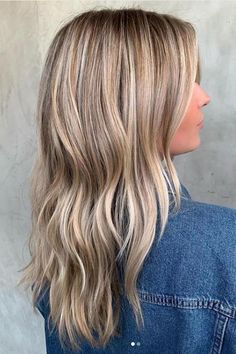 Brown With Blonde Highlights Straight Hair, Perm Highlighted Hair, Hairstyles For Medium Length Hair 40 Year Old, Blonde In Your 40s, Bright Brown Hair With Highlights, Honey Blonde Hair 2023, Perms Blonde Hair, Hilite Lowlite Blonde, Toasted Blonde Hair