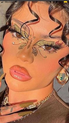 Creative Eye Makeup Design, Dragonfly Makeup, Butterfly Makeup Look, Butterfly Eye Makeup, Drag Make-up