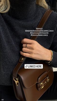 Bag Outfit Ideas, Timeless Handbags, Handbags Aesthetic, Outfit Mujer, Fashion Aesthetics, Fashion Eyeglasses, Classic Bags