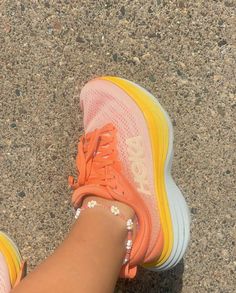 Hoka Sneakers, Athleisure Capsule Wardrobe, Athleisure Capsule, Summer Athleisure, Black Athleisure, Trendy Shoes Sneakers