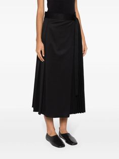 LVIR Pleated Wrap Skirt - Farfetch Wrap Skirt Black, Wedding Guest Looks, Versace Outfit, City Dress, Chanel 2, Demi Fine Jewelry, Summer Beach Wear, Flat Boots, Ballet Flat Shoes