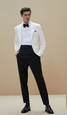 Mens Prom, Stylish Mens Suits, Prom Outfit, Classy Suits, Mode Costume, White Tuxedo, Dress Suits For Men, Designer Suits For Men, Men Stylish Dress