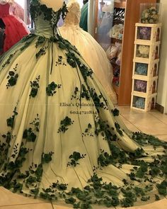 Emerald Green Quinceanera Dress, Green Quinceanera Dress, Emerald Green Quinceanera, Quinceanera Themes Dresses, Ball Gown Prom Dresses, Gown Prom Dresses, Quinceñera Dresses, Pretty Quinceanera Dresses