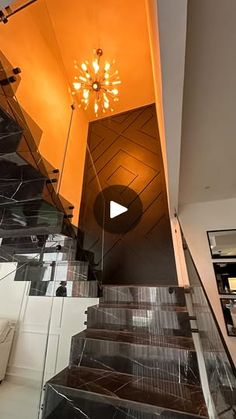 28K views · 262 reactions | Accent Wall negra en escaleras ✔️◼️🖤

#moldurasdecorativas #decoraciondeinteriores #interiorismo #interiordesign #woodwork #homedecor #homedesign #walldecor #accentwall #hermosillo | Docé - Molduras y Detalles