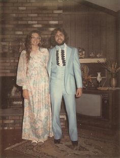 When you went to prom in 1970, you could have looked a lot like this couple here. 1970s Prom, 1970s Prom Dress, 1960s Prom, Fake Brick, Wedding Party Outfits, Fashion 70s, Seventies Fashion, Vintage Prom