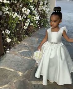 Toddler Wedding Dress, Arabic Wedding Dresses, Black Flower Girl Dress, Black And White Wedding Theme, White Wedding Theme, Wedding Flower Girl Dresses, Flower Girl Hairstyles, Dream Wedding Ideas Dresses, Wedding Dresses For Girls