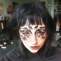 Unique Eyebrow Shapes, Minimalist Goth Outfit, Multiple Eyes Makeup, Triangle Eyebrows, Goth Spidersona, Blonde Trad Goth, Scary Eye Makeup, Creepy Eye Makeup, Multiple Eyes Character