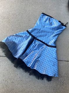 How fabulous is this? Vintage Jessica McClintock for Gunne Sax dress.  Super cute black polka dots on blue, with tulle skirt, strapless. This short dress is so cute on, and it has such a great retro vibe. Made in the USA. Size 7. Decades Dresses, Polka Dot Skirt Outfit, Dot Skirt Outfit, Poka Dot Dress, Dream Prom Dress, Jessica Mcclintock Dress, Poka Dot, Sax Dress, Gunne Sax Dress