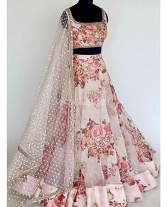 Latest Crop Top Designs, Fancy Gown, White Lehenga, Simple Lehenga, Blouse Indian, Maxi Design, Indian Outfits Lehenga, Floral Lehenga