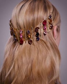 Jewel Bobby Pins In Hair, Jeweled Bobby Pins, Jeweled Hair Clips, Modern Wedding Updo Brides, Hair With Jewels Hairstyles, No Hear Hairstyle, Rhinestone Bobby Pins Hairstyles, Hairstyle With Stones, Gucci Hair Accessories